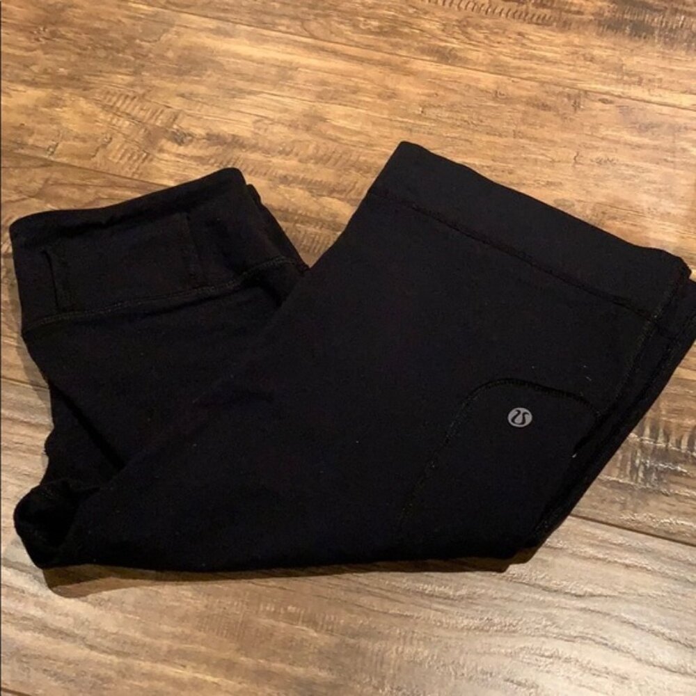 Lululemon black baggy capris